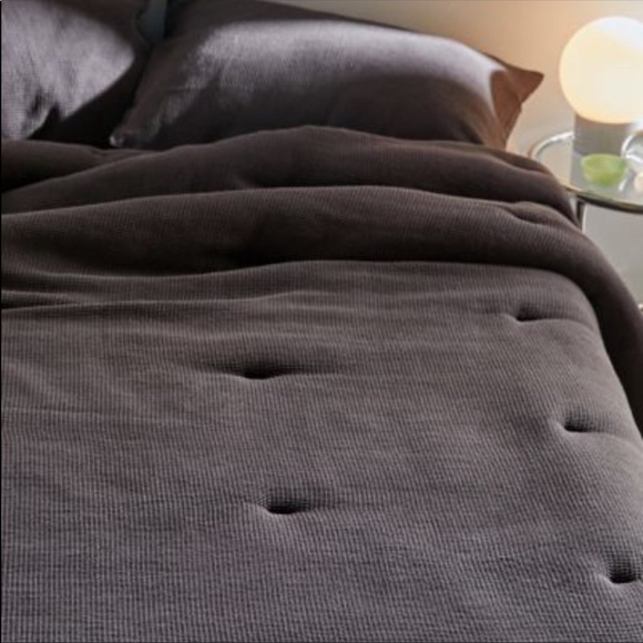 New! Urban Outfitters Waffle Queen Size comforter Charcoal NWT